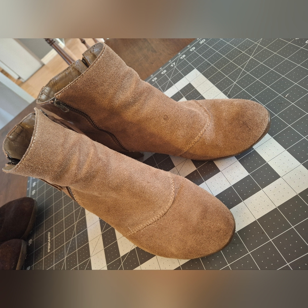 DENVER HAYES Suede Booties